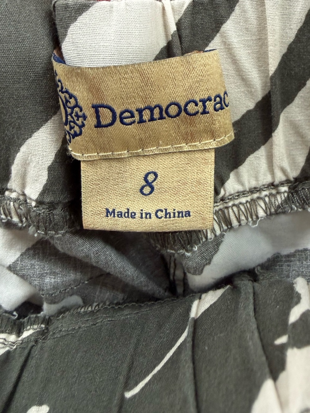 Democracy Cropped Cargo Pants Olive Green Tropical Leaf Print Drawstring Size 8 - Picture 5 of 11